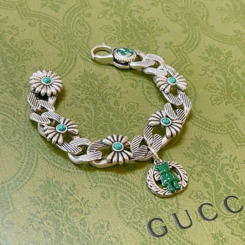G*u*i bracelets